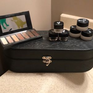 Gently used younique makeup.